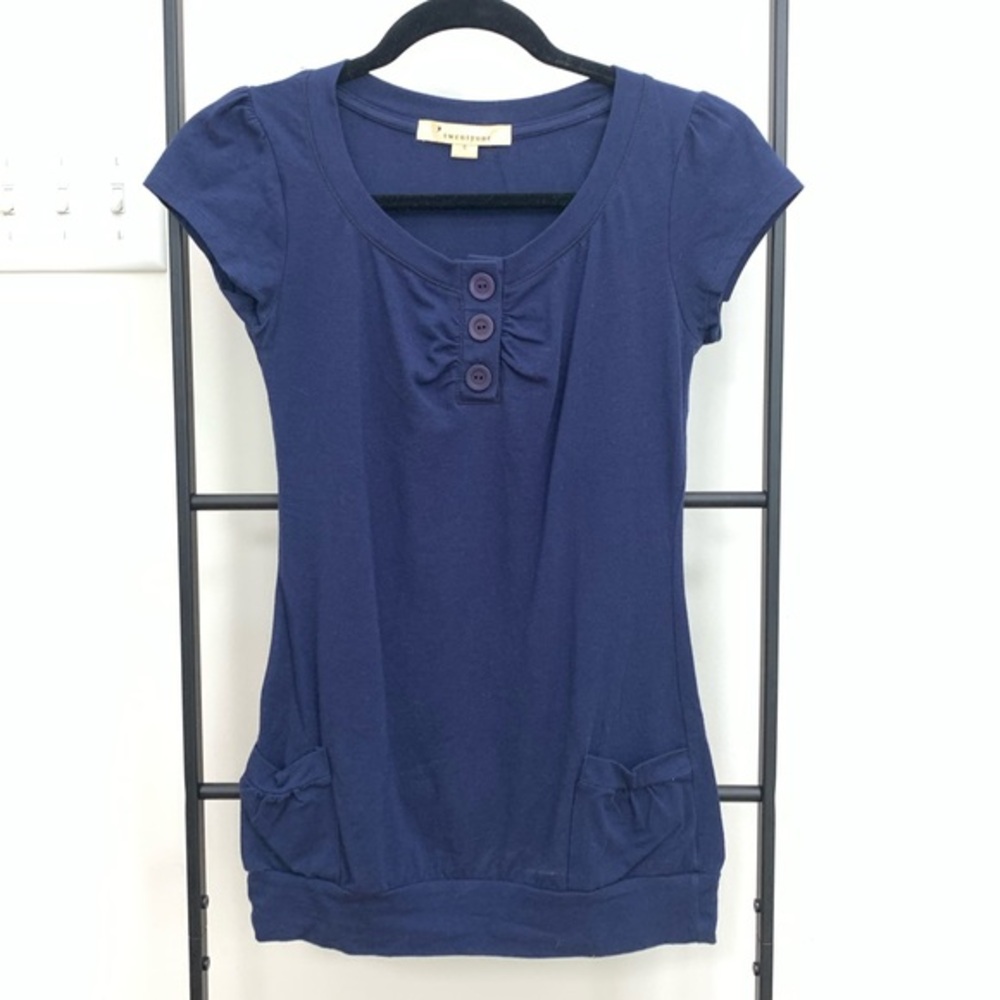 3/$15 🔥 Top with Buttons & Pockets